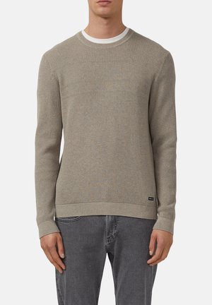 - Sweter
