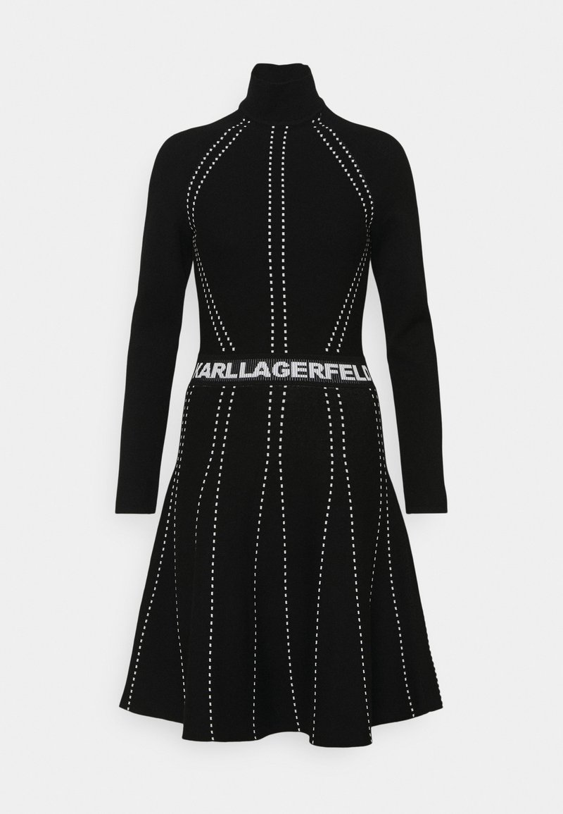 Robe tricot à manches longues noire avec col roulé, ornée de lignes verticales blanches en pointillés et d'une ceinture avec le logo "KARL LAGERFELD" à la taille.