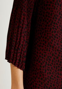 s.Oliver BLACK LABEL Vapaa-ajan mekko - red