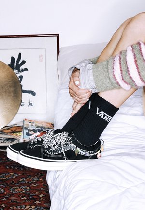 Vans, LX OLD SKOOL CHARMS - Маратонки - black/marshmallow
