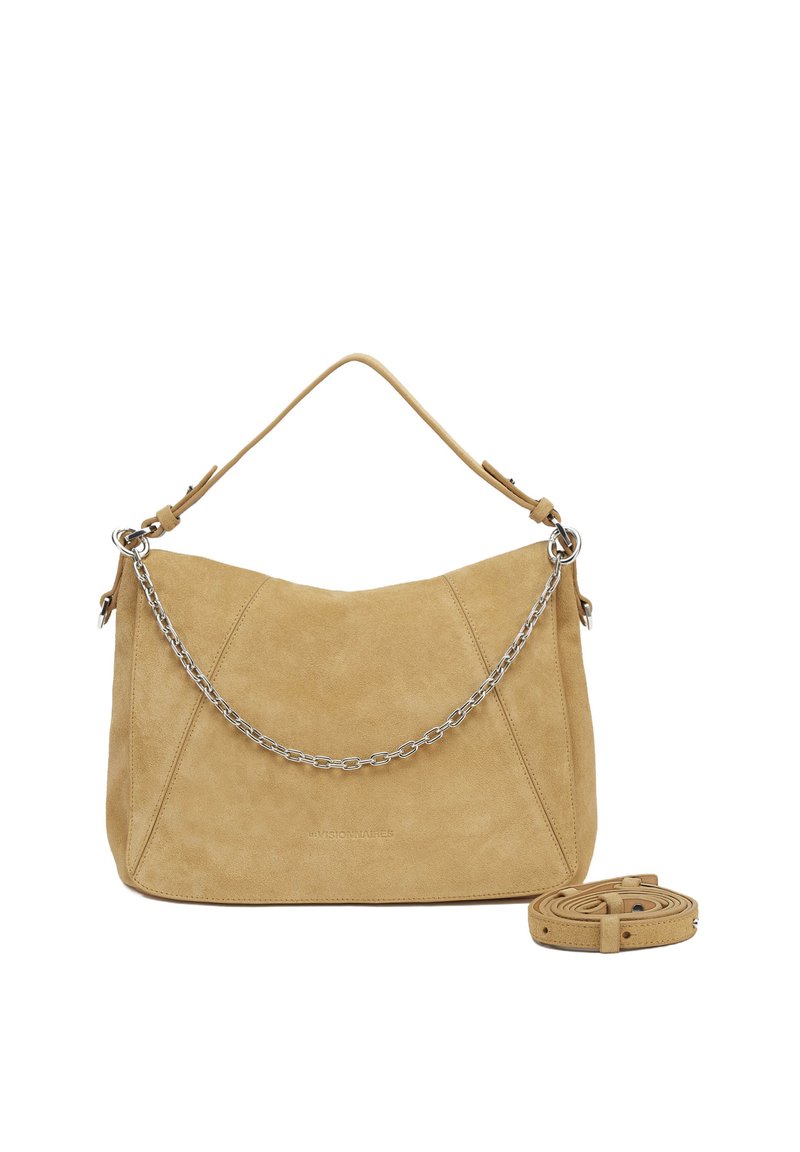 Wildlederhandtasche in Hellbraun mit einer strukturierten Form. Verfügt über einen abnehmbaren Riemen und ein silbernes Kettenakzent. Minimalistisches Design mit diagonalen Nähten.