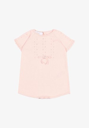 Barboteuse bébé rose pâle à manches courtes, avec un motif en maille ajourée sur le devant, un nœud décoratif orné de perles, et des boutons-pression au bas.