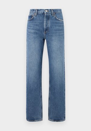 Jeans de ganga azuis com um design de perna reta, cinco bolsos e laços para cinto. O tecido apresenta um leve desbotamento e sutis detalhes de costura.