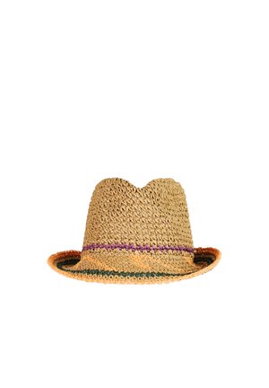 Bruine gevlochten strohoed in fedora-stijl met paarse en oranje details rond de basis en rand, afgebeeld tegen een witte achtergrond.