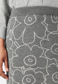 Marimekko VAPAUS PIIRTO UNIKKO - Miniszoknya - dark grey/off white