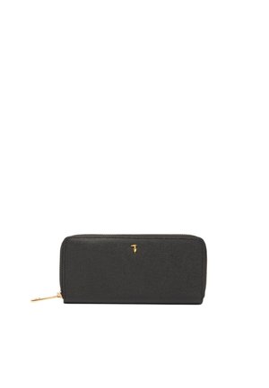 Portafoglio in pelle nera con texture, logo accentuato in oro, chiusura con zip e forma rettangolare. Presenta un design sottile per una facile portabilità.