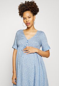 Pieces Maternity PMNYA DRESS - Vestido camiseiro - placid blue