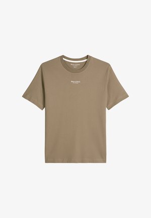 Braunes kurzärmeliges T-Shirt aus weicher Baumwolle. Mit einem runden Ausschnitt und einem dezenten weißen Logo auf der Brust. Leichter Stoff.