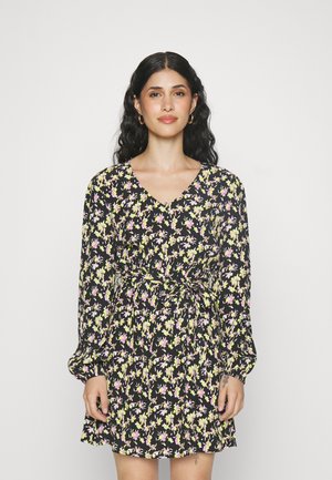 JDY Petite JDYEVIE DRESS - Rochie de zi - black aop:cyclamen multi flower