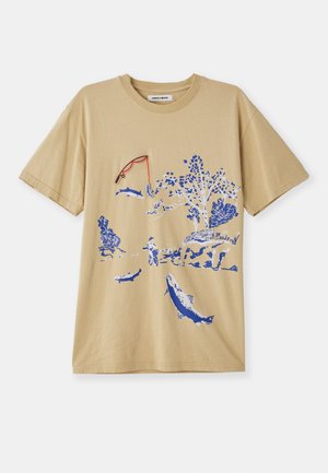 Henrik Vibskov FISHING ROD TEE - T-shirt imprimé - mojave