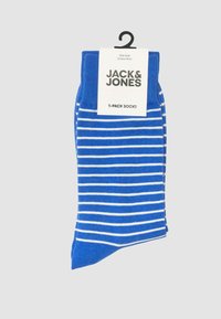 Calzino in cotone di colore blu con strisce orizzontali bianche. Presenta un bordo a coste e un'etichetta che dice "1-PACK SOCKS" di JACK & JONES.
