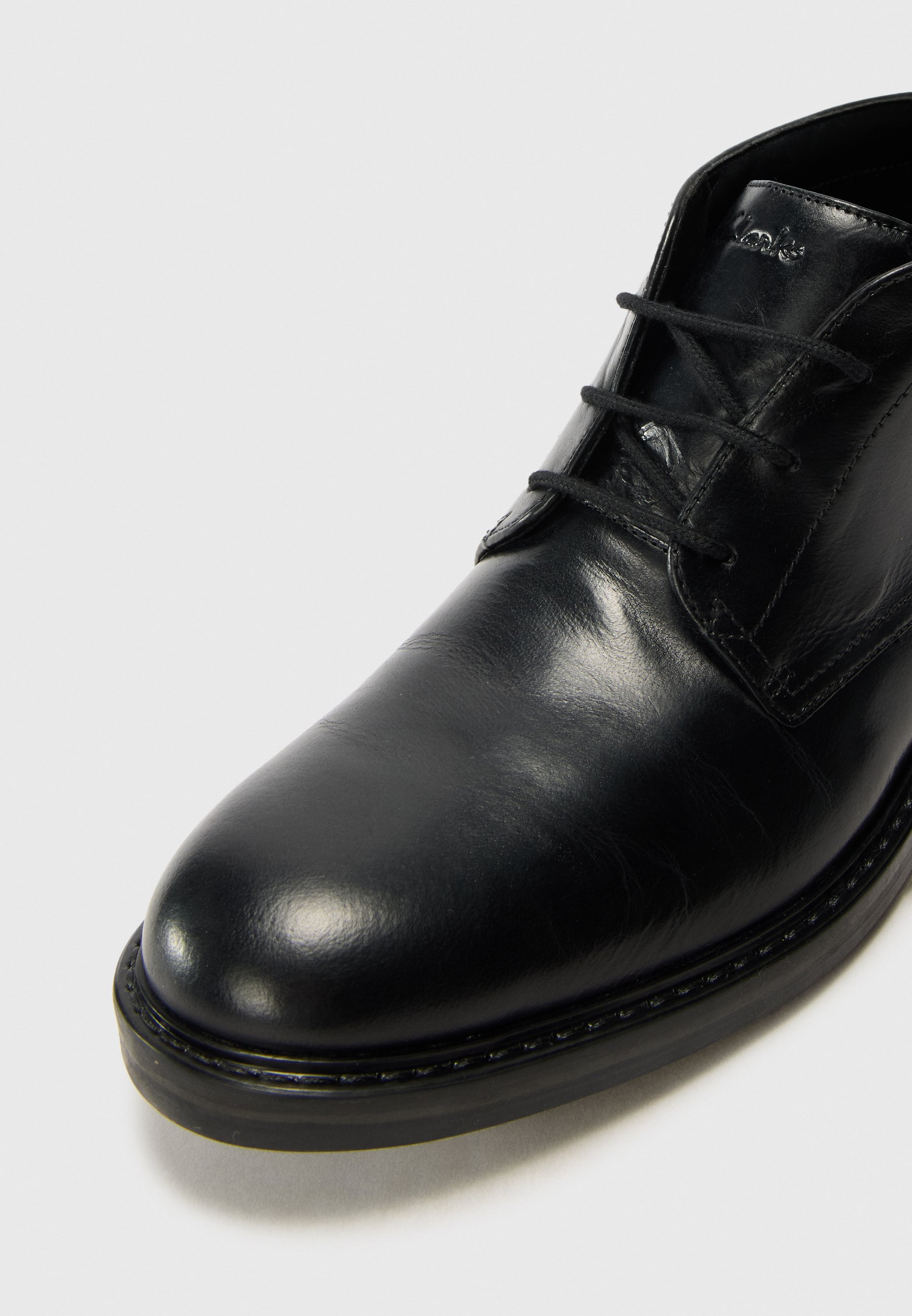 Clarks ALDWIN CHUKKA - Lace-up ankle boots - black - Zalando.co.uk