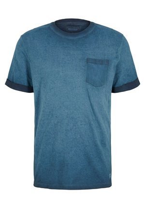 T-shirt med korte ærmer og rund hals i en gradient blå farve. Har en brystlomme, kontrastfarvede mørkeblå manchetter og en blød tekstur.