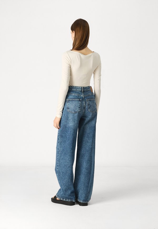 PCSELMA WIDE  - Straight leg jeans2