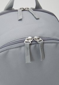 Nike Sportswear HERITAGE UNISEX - Mochila - particle grey