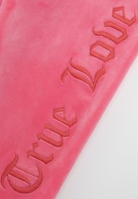 Juicy Couture ROSE MARISSA - Majica s kapuljačom i patentnim zatvaračem - hot pink