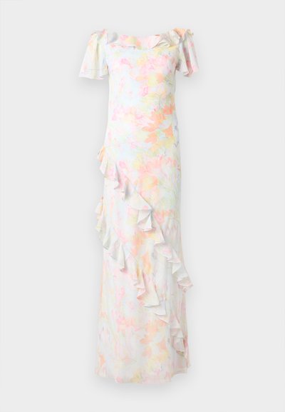 Φόρεμα μακρύ μέχρι το πάτωμα με λουλούδια, σε παστέλ αποχρώσεις ροζ, κίτρινου και πράσινου, με άνοιγμα στους ώμους και βολάν κατά μήκος του ντεκολτέ και διαγώνια στο εμπρόσθιο μέρος.