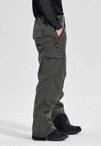 Slade COLORADO  - Lumilautailuhousut - olive