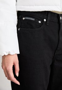 Calvin Klein Jeans HERO 90S STRAIGHT - Straight leg jeans - classic black