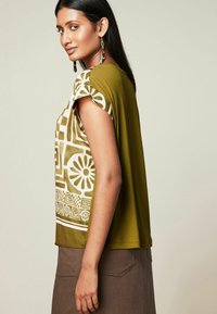 Next SHORT SLEEVE - REGULAR FIT - Bluse - green tile print