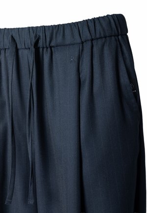 Elias Rumelis, LEXIANI - PANTS - Bukser - galaxy pinstripes