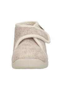 Beige vilten pantoffel met een zachte textuur, overslaande band en rubberen zool. Heeft een laag profiel en een minimalistisch ontwerp voor binnenshuis gebruik.