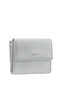 Denarnica iz srebrnega usnja z gladko teksturo, s preklopnim dizajnom in vtisnjenim logotipom. Kompaktne oblike z urejenimi šivi.