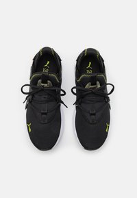 Puma SOFTRIDE ENZO EVO RETROFUTURE UNISEX - Trening copati - black/lime pow