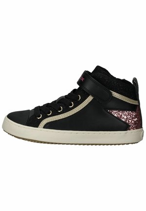 Czarny wysokoprofilowy sneaker z beżową lamówką, różową brokatową gwiazdką na pięcie, czarnymi sznurowadłami i paskiem na rzep na białym tle.