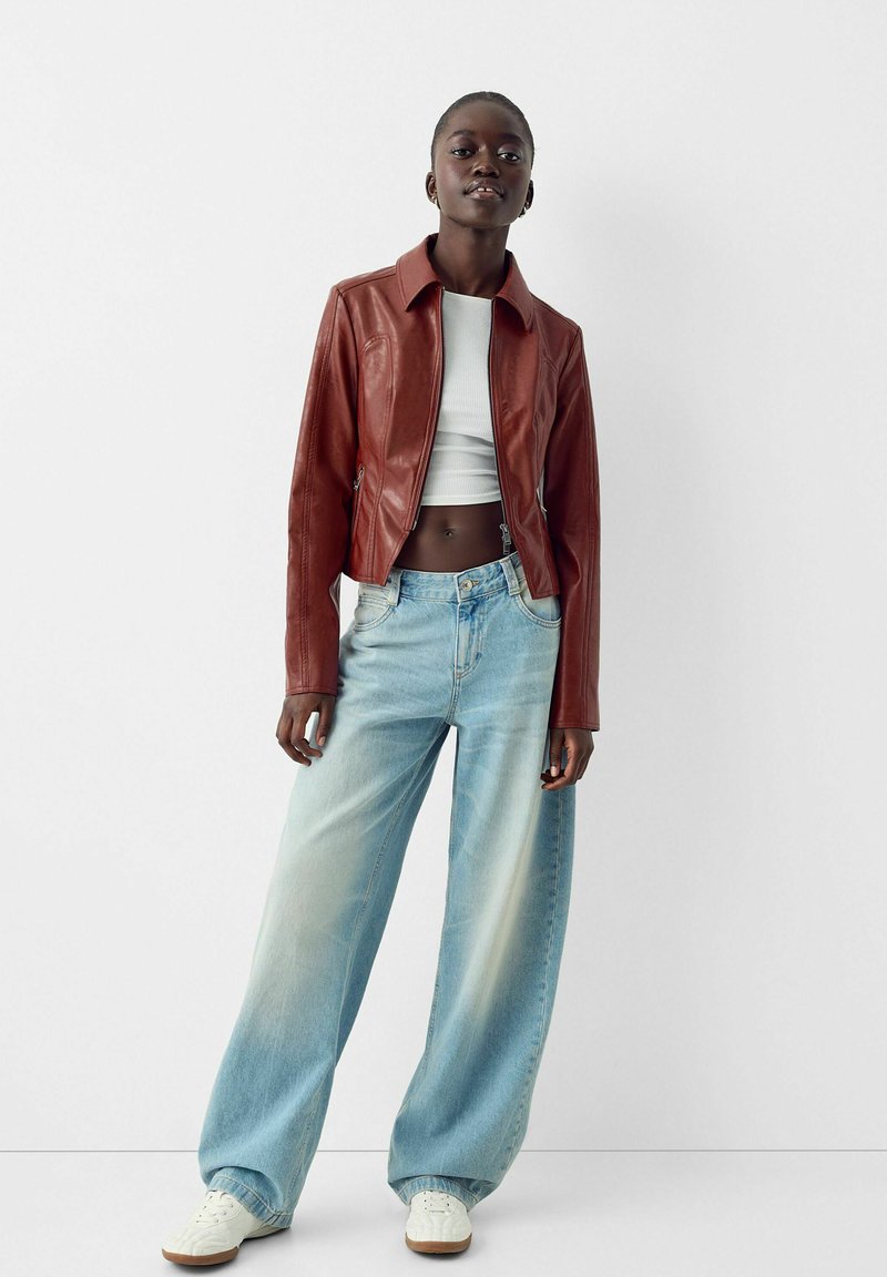 Bershka Imitatieleren jas donkerrood