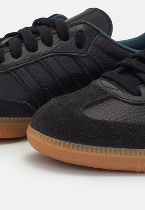 Sneakers laag - black