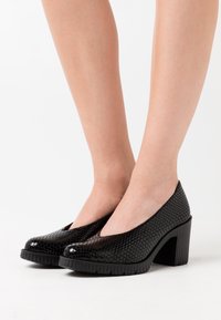 WONDERS Lodičky s platformou - black