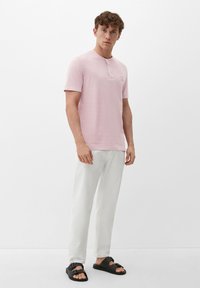 s.Oliver MIT HENLEY-AUSSCHNITT - Jednoduché tričko - altrosa
