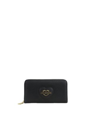 Portafoglio in pelle sintetica nera con zip in hardware dorato. Presenta una patch a forma di cuore in rilievo con la scritta "LOVE MOSCHINO" in lettere dorate.