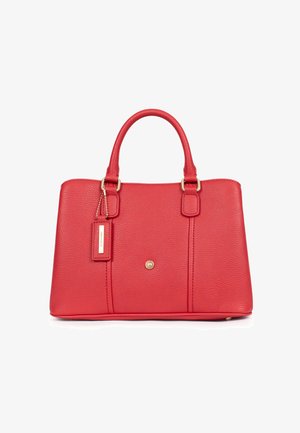 Borsa a tracolla in pelle rossa con texture, manici superiori doppi, dettagli in metallo dorato e un piccolo tag. Forma rettangolare, design strutturato.