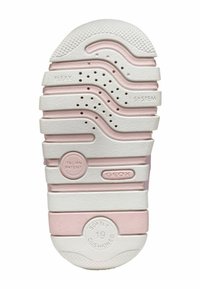 Suola di scarpa in gomma bianca e rosa con linee ondulate, accenti circolari e fori di ventilazione. Le marcature includono "GEOX" e "BREVETTO ITALIANO".