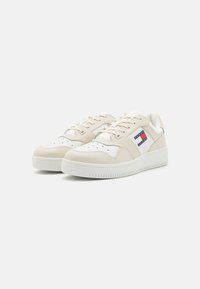 Tommy Jeans RETRO BASKET ESS - Joggesko - beige