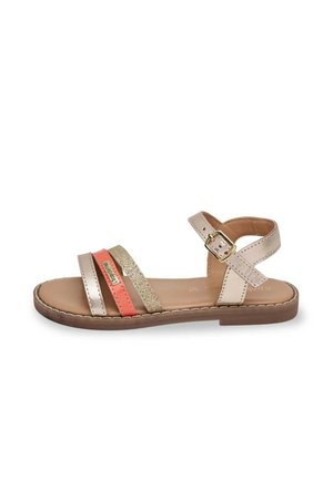 Sandaaltjes met banden in metallic beige en koraal met glitteraccenten. Platte zool, verstelbare enkelband en een soepele leren voetbed.