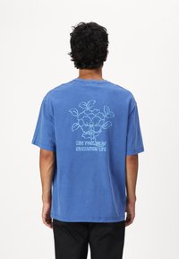 Samsøe Samsøe UNISEX - Tričko s potlačou - true navy lotus