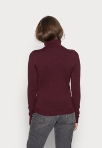 Vero Moda Petite Camisola - port royale
