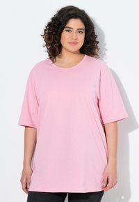 Rosa übergroßes T-Shirt aus weichem Material mit Rundhalsausschnitt und kurzen Ärmeln, mit einem lässigen Schnitt und minimalen Nähdetails.