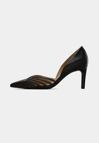 Pantofii negri cu toc înalt, cu vârf ascuțit, din material sintetic texturat, design cu laturi deschise ce include decupaje horizontale și un toc subțire stil stiletto.