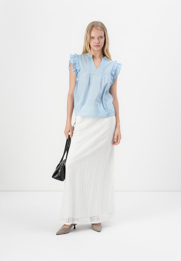 ONLRAINA V NECK RUFFLE - Blouse - soft chambray4