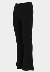 Pantalon noir en maille côtelée avec jambes évasées et taille élastique, présenté sur un fond gris clair.