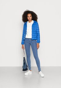 ONLY ONLTAHOE HOOD JACKET - Casaco leve - nautical blue