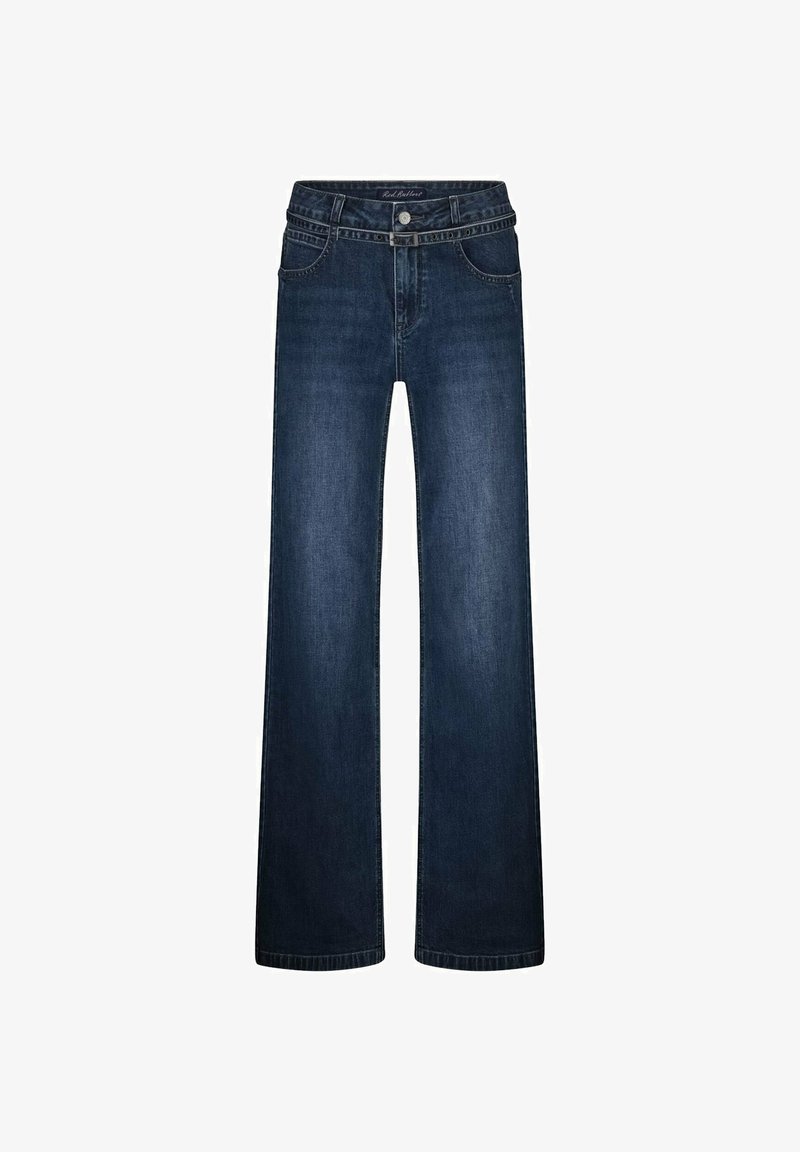 Donkerblauwe wijde spijkerbroek van denim. Voorzien van een voorste knoopsluiting, riemlussen en twee voorzakken. Klassieke rechte pasvorm.