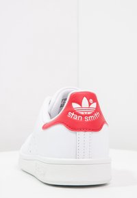 adidas Originals STAN SMITH UNISEX - Tenisky - running white/collegiate red