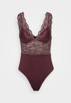 Bordeaux rompertje met een bloemenkant overlay op de buste, golvende randen en een gladde onderkant met een diepe V-hals.