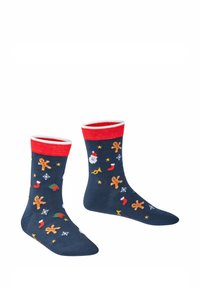Calzini blu marine con risvolti rossi presentano decorazioni di omini di pan di zenzero, Babbo Natale, calze natalizie e fiocchi di neve in motivi colorati. Il materiale sembra elastico e morbido.