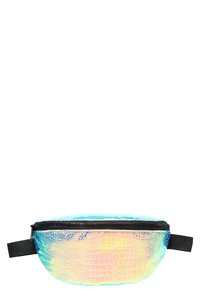 Marsupio olografico con superficie texturizzata e simile a quella di un rettile; presenta una zip nera e cinturini regolabili. Colori predominanti blu e rosa.